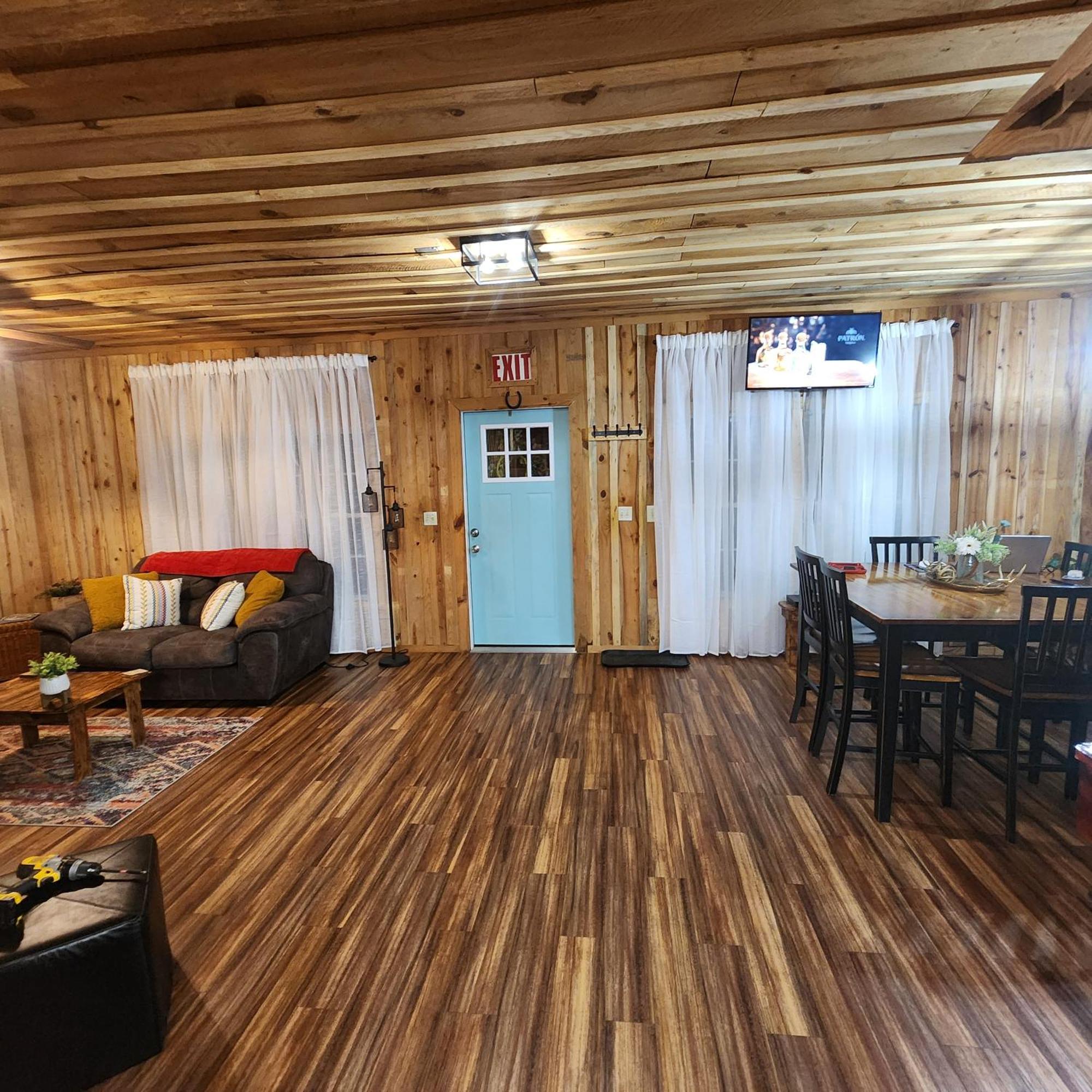 Unique Country Meets Modern!!! * Mena